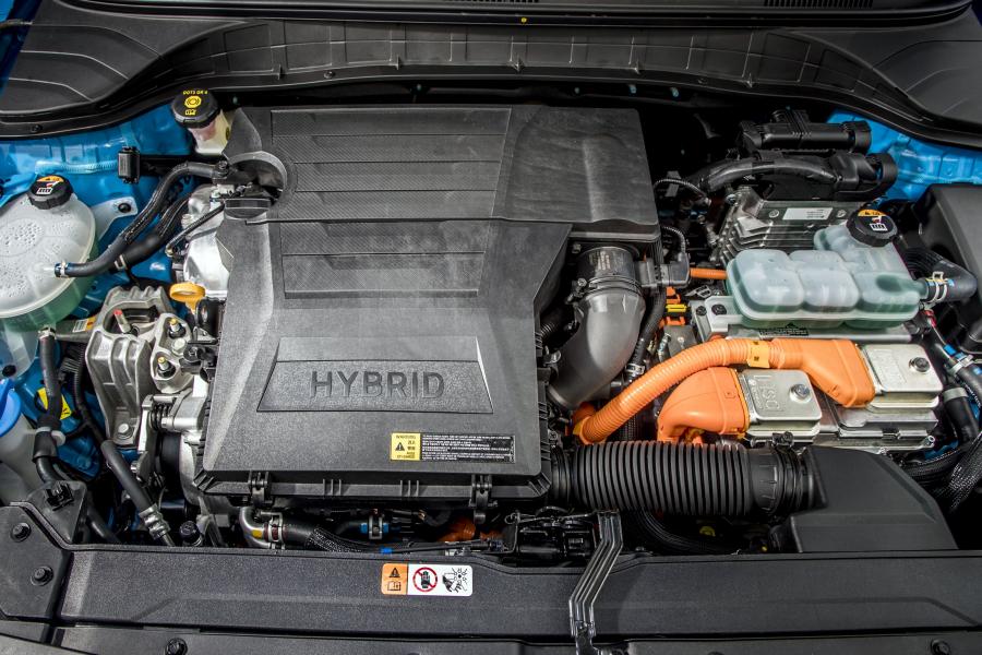 Моторный отсек Hyundai Kona Hybrid (OS) 2019 года  (UK) (фото 29 из 40)